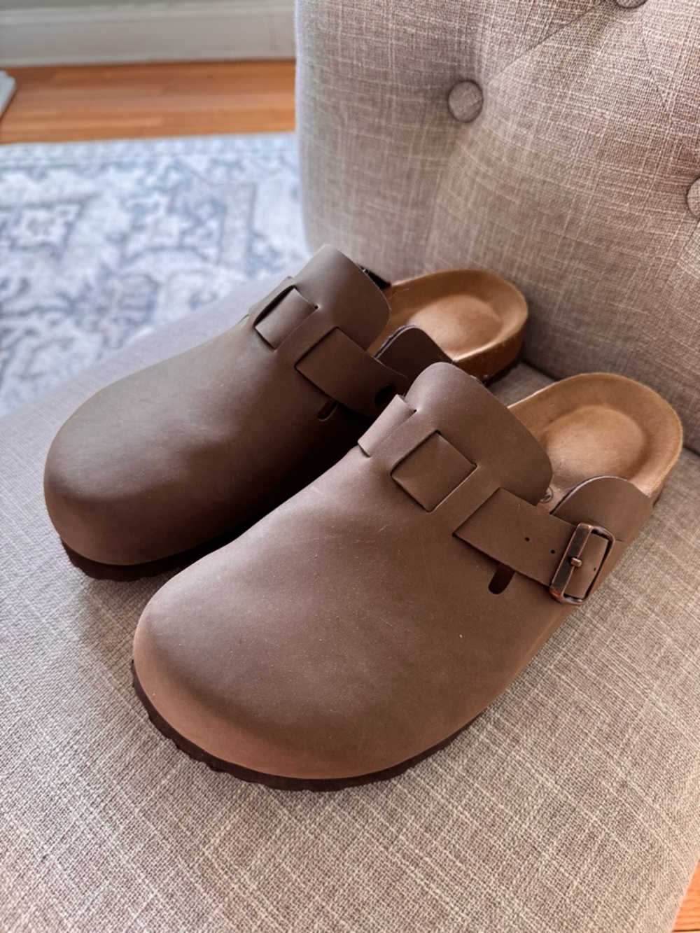 Cushionaire women’s clogs